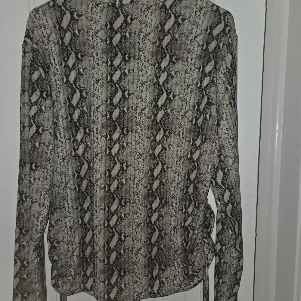 Rue21 Fitted Blouse Gray Black Cream